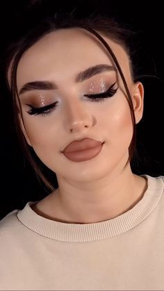 Make Up Looks For Prom, Stunning Makeup Looks, Eyeshadow Techniques, Dramatic Eyeliner, Beauty Transformation, Makeup Jobs, Orange Makeup, Punk Makeup, Too Much Makeup