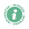 a green and white logo with the words, blogger women's club on it