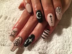 Witch nails coffin shape More Design Acrylics, Nail Art Noir, Inspirational Nails, Halloweenský Makeup, Black Manicure, Squoval Nails