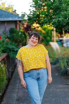 "Yellow Shapes Boxy Top This top is made by me! I sourced this fabric from my most recent trip to Japan - the geometric pattern is unique and vibrant. The print is only on the front of this top and is a 100% cotton, the back is 100% mid-weight natural linen. Measurements: 25\" pit to pit, 18\" length, 9\" arm opening Made and ready to ship! I am able to adjust the pit to pit measurements, length, and arm opening upon request - please send me a message before ordering. Any custom sizes will take 2-4 weeks to ship. Sign up for my email list and get $5 off your next purchase! Plus, first-look at new launches, collaboration tops, and quilt jackets before anyone else. http://eepurl.com/ilO10E" Summer Boxy Fit Crop Top, Everyday Boxy Fit Cropped Shirt, Boxy Fit Cropped T-shirt For Spring, Cropped Boxy Fit T-shirt For Spring, Boxy Fit Cotton Crop Top Shirt, Unique Summer Outfits, Boxy Top, 70’s Fashion, 30s Fashion