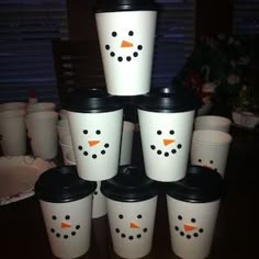 there are many cups that have been made to look like a snowman on them