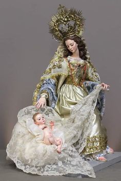 a statue of the virgin mary and baby jesus