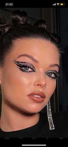 Fashion Show Hairstyles Runway, Tron Makeup, Black Editorial Makeup, New Years Eve Makeup Ideas Glitter, Fallen Angel Costume Makeup, Black Rhinestone Makeup, Kali Uchis Makeup Look, Black Eye Looks, Disco Eye Makeup