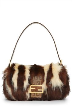 Fendi Fur, Fendi Baguette Bag, Vintage Designer Bags, Estilo Country, Vintage Fendi, Fur Bag, Fendi Baguette