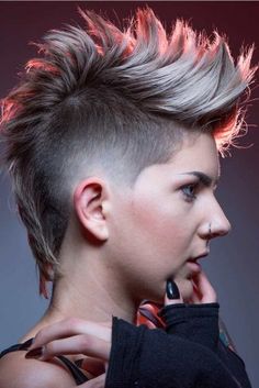 Fade Haircut Women, Haircut 2020, Female Mohawk, Mohawk Haircut, Chic Haircut, Low Fade Haircut, Taper Fade Haircut, Low Fade