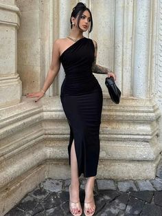 Get ready for a stylish winter! ❄️ Fashion Combinations, Elegant Bodycon Dress, Elegant Party Dress, Party Wears, Everyday Glam, Day Outfit Ideas, Club Party Dresses, Elegant Party Dresses, Slim Dress