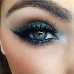 15 Sexy Smokey Eye Makeup Looks For Winter - Society19 Machiaj Smokey Eyes, Nails Mermaid, Makeup Zombie, Makeup Cantik, Mermaid Nail, Smink Inspiration, Mermaid Nails, Makijaż Smokey Eye, Smokey Eyes