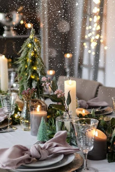 pink christmas table decor Elegant Christmas Table Decor, Elegant Christmas Table, Christmas Table Decor Ideas, Battery Powered Candles, Indoor Christmas Lights, Christmas Table Decor, Table Decor Ideas, Pink Christmas Decorations