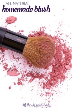 All natural homemade blush is really easy to make and adapt to your skin tones. Learn the secrets to making your own blush and living a non-toxic life. Homemade Moisturizer, Natural Blush, Face Scrub Homemade, Home Remedies For Hair, Mask Diy, Diy Beauty Recipes