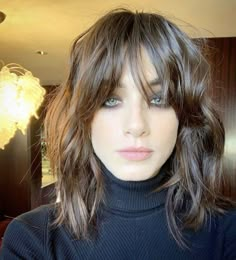 Shaggy Lob With Bangs Round Faces, Kaley Cuoco Hair, Bangs Hairstyle, Long Length Hair, Peinados Fáciles Para Cabello Corto