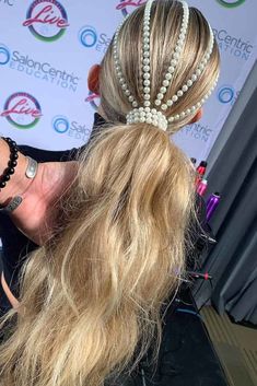 Low Ponytail Ideas, Ponytail Ideas, Hair Charms, Banana Hair Clips, Hair Jewels, Trendy Hairstyle, Peinados Fáciles Para Cabello Corto, Low Ponytail, Creative Hairstyles