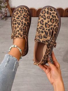 Leopard Print Flats, Flat Loafers, Leopard Shoes, New Retro, Canvas Shoes Women, Comfortable Flats, Slingback Pump, Retro Stil, Inspiration Mode