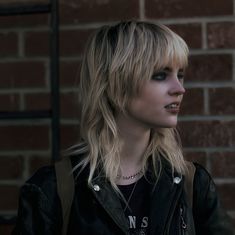 Aesthetic Hairstyles haircut grunge emo dye soft wolfcut fairycore academia photo simple mullet hair dark black blue Yellowjackets Icons, Natalie Scatorccio, Grunge Haircut, Marlene Mckinnon, Sophie Thatcher, Wolf Cut Hair, Blue Wolf, Mullet Haircut, Hair Inspiration Short