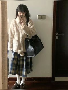 xiaohongshu ID: 947933850 | cute fashion outfit J Fashion Winter, Cute Korean Style Outfits, Winter Shoujo Outfit, Shoujo Winter Outfits, Japanese Winter Style, Winter Outfits Asian, Asian Winter Outfits, Japanese Winter Outfits