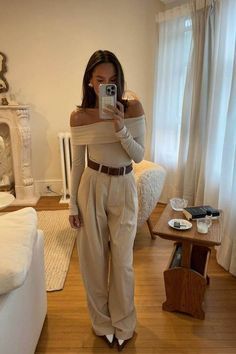 Nude Trousers Outfit, Nude Pants Outfit, Fall Dinner Date Outfit, Off The Shoulder Top Outfit, Shoulder Tops Outfit, Working Outfit, Chica Chola, Throwing Fits, Dinner Date Outfits