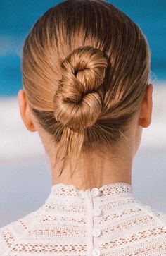 Modern Mermaid, Hair In A Bun, Chignon Hair, Editorial Hair, Sleek Hairstyles, Trending Hairstyles, Cool Haircuts, Short Hair Cuts For Women