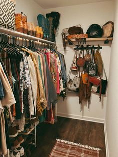 Cute Western Dorm Room Ideas, Vintage Boho Western Bedroom, Western Closet Room Ideas, Country Closet, Cowboy Closet Ideas, Western Style Bedroom Ideas, Country Girl Room Aesthetic