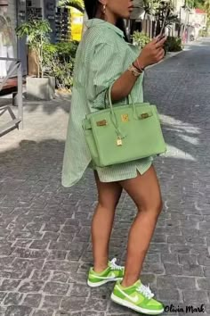 Olivia Mark - Elegante Conjunto de Dos Piezas de Cuello Camisero con Mangas Largas y Estampado de Rayas Verde - Perfecto para la Moda Casual Shirt Collar Styles, Looks Street Style, Looks Black, Casual Stripes, Turndown Collar, Looks Chic, Looks Style, Lookbook Outfits, Two Piece Outfit