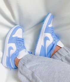 Trendy Shoes Sneakers, Custom Nike Shoes, Grunge Nails, Nike Shoes Jordans