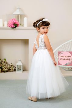 Our beautiful handmade 3D flower lace dress is the epitome of elegance and style! With a stunning tulle puffy skirt, it is the perfect choice for your little girl! The dress can be adorned with a beautiful tulle bow and a tulle train as a complement from us.🎁   🎀Featuring a V-shaped back, our lace gown can be perfectly used for various occasions such as flower girl dresses, communion dresses, toddler tutu party dresses, birthday dresses, junior bridesmaid dresses, or special occasion dresses. Ivory Girls Dress, Tulle Train, Dresses Birthday, Tutu Party, Robes D'occasion, Toddler Tutu, Puffy Skirt, Tulle Bows, Gowns For Girls