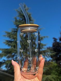 Glass Coffee Cups Cricut, Cute Glass Cups Aesthetic, Beer Can Glass Cup Design, Cute Glass Tumblers, Iced Coffee Cups Design, Simple Tumbler Design, Glass Custom Cups, Glass Mug Aesthetic, Aesthetic Glass Cup Design