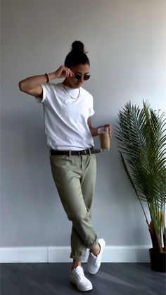 Tomboy Styles For Women, Tomboy Smart Casual, Smart Casual Tomboy Outfit, Outfit Inspirations Tomboy, Tomboy Brunch Outfit, Tomboy Summer Fashion, Tomboy Summer Outfits Street Style, Smart Casual Masc Women, Tomboy Teacher Outfits