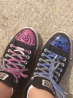 Doodle Shoes, Converse Design, Cute Converse, Tv Girl, Custom Converse, Shoes Drawing, Tv Girls, Decorated Shoes