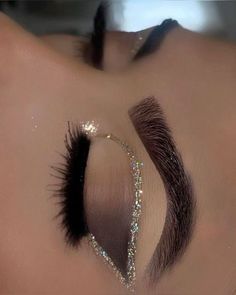 Apply Mascara Perfectly, Sweet 16 Makeup, Maquillage Yeux Cut Crease, Gold Makeup Looks, Apply Mascara, Wedding Eye Makeup, Prom Eye Makeup, Cute Eye Makeup, Eye Makeup Pictures