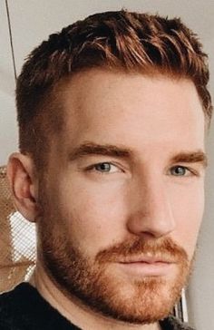 Short Mens Haircut Ginger, Mens Fashion 2023, Mens Fashion 2022, Hair Color For Blue Eyes, Diamond Face Haircut, Blue Eyes Men, 2023 Mens Fashion, Mens Hair Color, Men's Hair Color