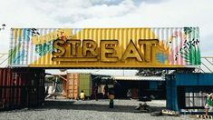 there is a large sign that says street at