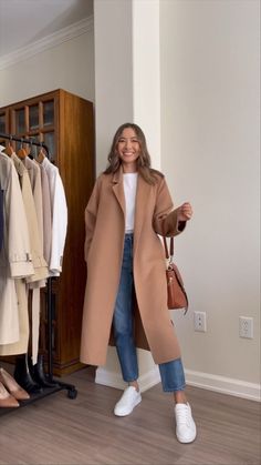 Styling Camel Coat, Camel Winter Coat Outfit, Winter Sneaker Outfits Women, Camel Coat Outfit Winter Style, Tan Coat Outfit, Psychologist Outfit, Fall Outfit Staples, Outfit Staples, Camel Coat Outfit Casual