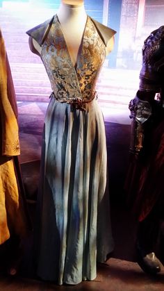 Margaery Tyrell Costume Etsy Clinic Margaery Tyrell #MargaeryTyrell #WhiteWalkersGOT #WhiteWalkersNET Margaery Dress, Tyrell Dress, Westerosi Fashion, Movie Clothes, Funny Clothes