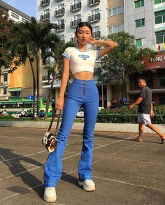 Yk2 Aesthetic Outfits, White Shirt And Blue Jeans, Tokyo Street Fashion, Grunge Look, Outfit Trends