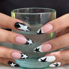 black and white acrylic nail design aesthetic trendy 2022 ! Paznokcie Hello Kitty, Kutek Disney, Unghie Sfumate, Makijaż Smokey Eye, Nails 2023