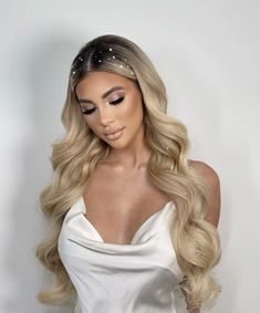 Bride Hairstyles With Pearls, Half Up Half Down With Pearls, Wedding Hair With Pearls, Bridal Shower Hairstyles, Hair With Pearls, Veil Hair Down, Pearls Wedding Hair, Bridal Hair Half Up Half Down, Bouncy Waves