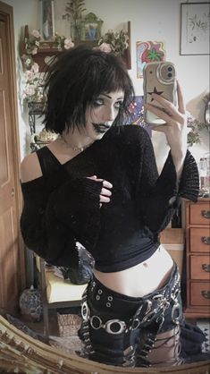 Satanic Outfits, Satanic Girl, Satanic Goth, Short Scene Hair, Sally Face Game, Alt Makeup, Goth Look, Alt Girls, Goth Women