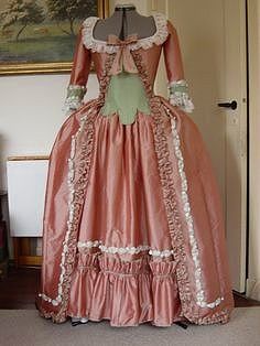 1700s Dresses, 18th Century Gown, 18th Century Dress, Old School Fashion, 18th Century Costume, 18th Century Clothing