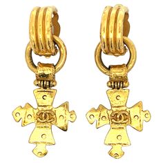 Specifications: Designer: CHANEL Total Weight: 30.0 Grams Earring Length: ~2.5" Plated: Gold Plated Stamped: "CHANEL "Made in France" Closure: Clip on Condition: Preowned Chanel Vintage, Dangly Earrings, Vintage Chanel, Made In, Karl Lagerfeld, Clip On, Made In France, Clip On Earrings, Gold Plate