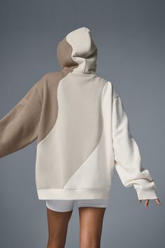 Smile and wave. Crafted from the same soft on the outside, fleecy on the inside French terry fabric as our best-selling Accolade essentials, this oversized hoodie turns heads and keeps you cozy from studio to street. Done in a neutral palette that looks fresh in every season, and finished with a seamed wave pattern that looks even better with the matching sweatpants. Matching Sweat Set, Cotton Pants Men, Athletic Attire, Smile And Wave, Men Street Fashion, Unique Hoodies, Make Waves, French Terry Fabric, Back Women