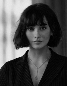 Haircut Inspo, Bangs For Round Face, Shot Hair Styles, Penteado Cabelo Curto, Poses References, Inspo Board, Trending Haircuts, Short Hair With Bangs, Style Outfits