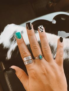 Short Nail Western Ideas, Gel Nails To Match Black Dress, Nails With Cow Design, Western Dip Nail Ideas, Western Manicure Ideas, Acrylic Nails Western Designs, Short Acrylic Nails Country Designs, Western Short Nail Ideas, Gel Western Nails