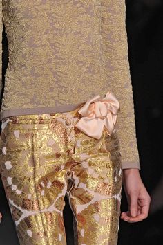 s w e e t m o n t a n a Gold Pants, Fancy Pants, Looks Style, Mode Inspiration, Couture Fashion, Beautiful Outfits, Givenchy, High Fashion