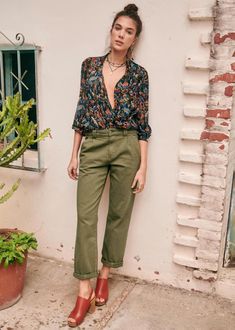 Trendy Outfits Business Casual, Chic Artist Style, Boho Business Outfits, Lesbian Spring Fashion, Androgyny Fashion Women, Boho Professional Outfits, Boho Work Clothes, Business Casual Outfits Boho, Bohemian Business Casual