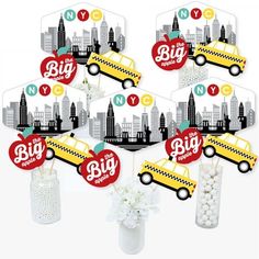 a bunch of balloons that are in front of a vase with some cars on it