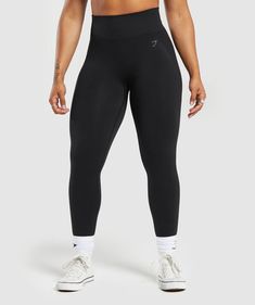 FLEX 
Flex ist der Allercoolste der coolen Styles für alle Gymshark OGs. Der superweiche Seamless-Stoff und der schmeichelhafte Bund (jup, ganz zu schweigen von der figurbetonenden Farbgebung) helfen dir, Set für Set und Rep für Rep dein Bestes zu geben. 
• Figurbetonende Farbgebung
• Schweißabweisende Technologie, die dich beim Training kühl und trocken hält
• Weicher, stützender Seamless-Stoff 
GRÖSSE & PASSFORM
• Hohe Taille
• Das Model ist 1.60 m groß und trägt Größe S 
MATERIAL & PFLEGE
• 5