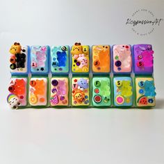 there are many different colored teddy bears in the same pattern on this set of magnets