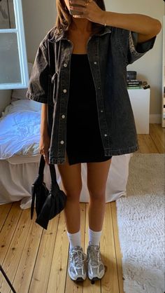 Fall Fits Aesthetic Curvy, Sneakers Bar Outfit, No Effort Outfits, Fall Thrifted Outfits, Cute Outfits For Shopping, Timeless Fashion Aesthetic, Mada Graviet, Clothing Styles Summer, Denim Vest Outfit Fall