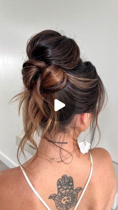 10 Chic Bun Hairstyles You’ll Love This Season Short Bridal Hair, Beach Hairstyles For Long Hair, Hoco Hair Ideas Down, Easy Hairstyles For Medium Hair, Hoco Hair Ideas Medium, Easy Hair Updos, Hair Tips Video, Hair Twist Styles, Prom Hairstyles For Long Hair