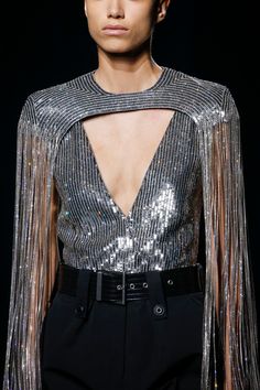 Givenchy Spring 2019 Stage Fashion, Gig Outfit, Structural Fashion, Givenchy Couture, Red Carpet Dresses, Summer 2019, Runway Fashion, Givenchy