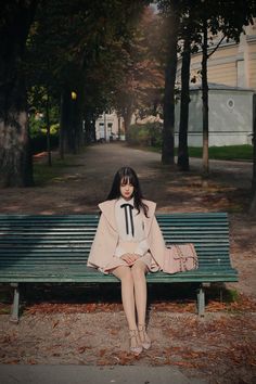 milkcocoa Green Bench, Korean Model, 가을 패션, Asian Style, Aesthetic Photography, Ulzzang Girl, Asian Fashion, Pink Fashion